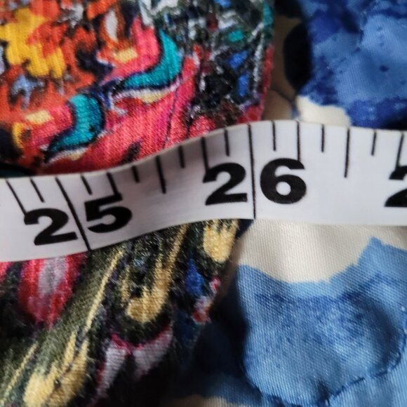 Cupio Bright & Colorful Paisley Design Pullover Top Misses Medium - Picture 7 of 8